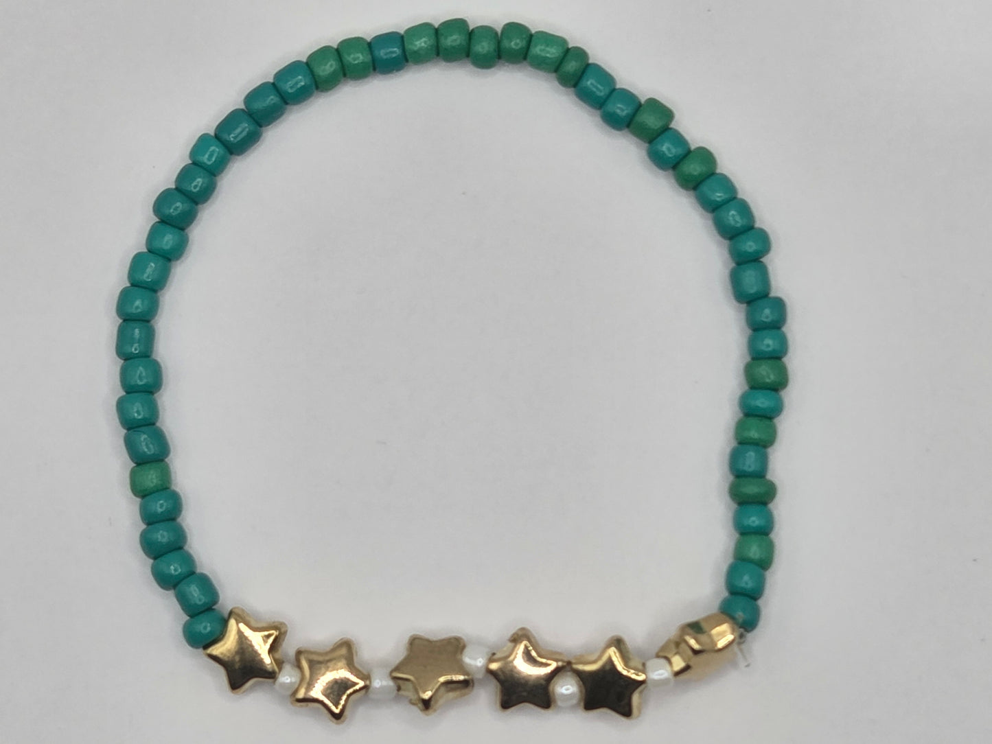 Handmade bracelet with green stars – customizable fashion jewelry as a gift or accessory