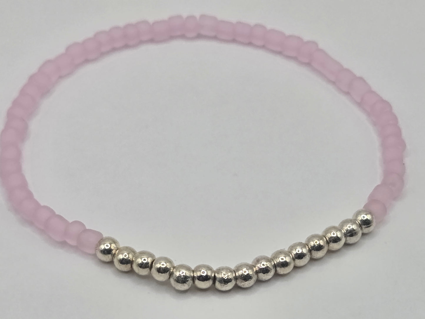 Delicate, feminine & handmade – bracelet in soft pink
