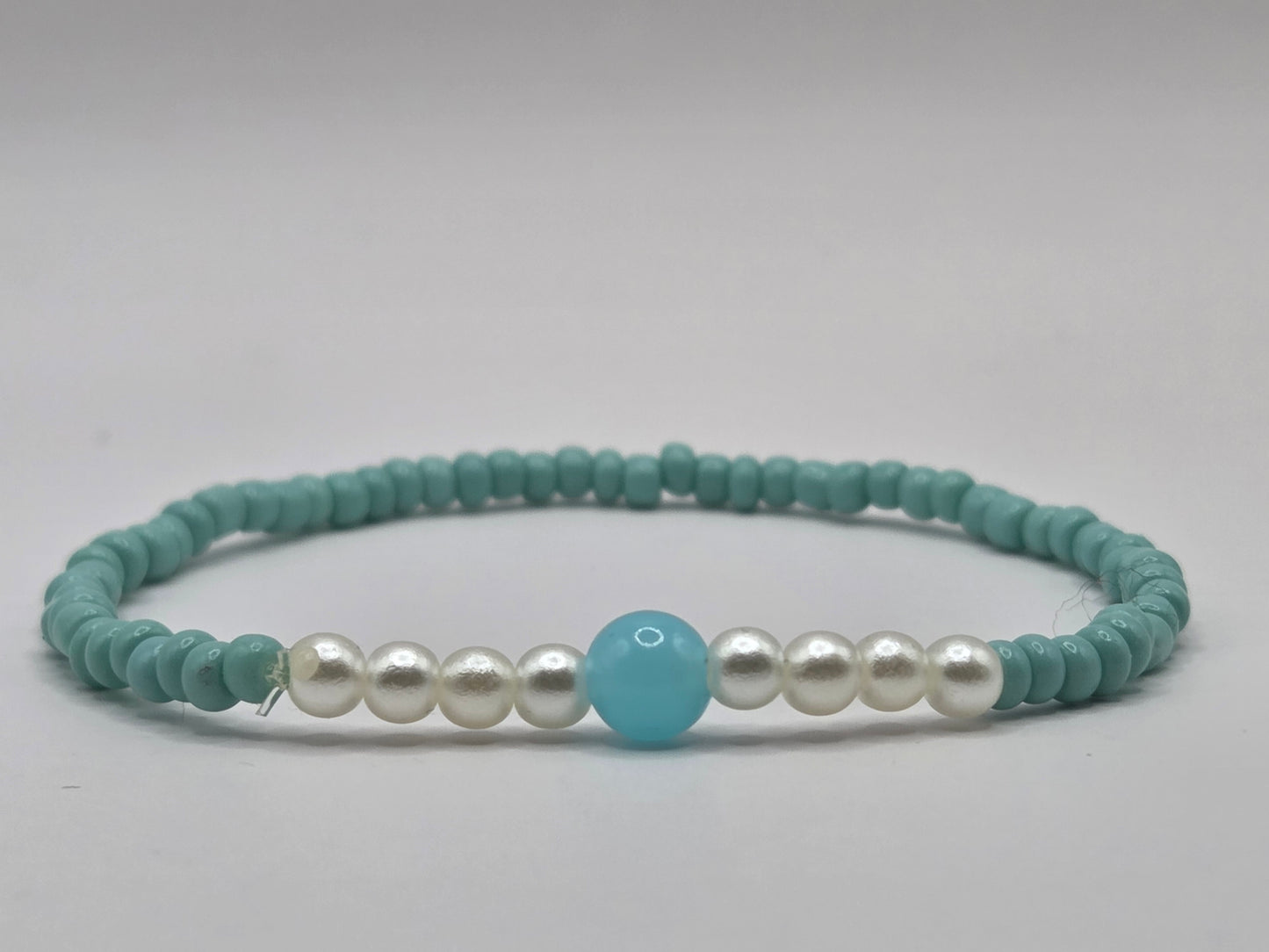 Bracelet in mint green and white