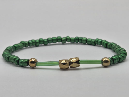 handgemachtes Armband in Dunkelgrün