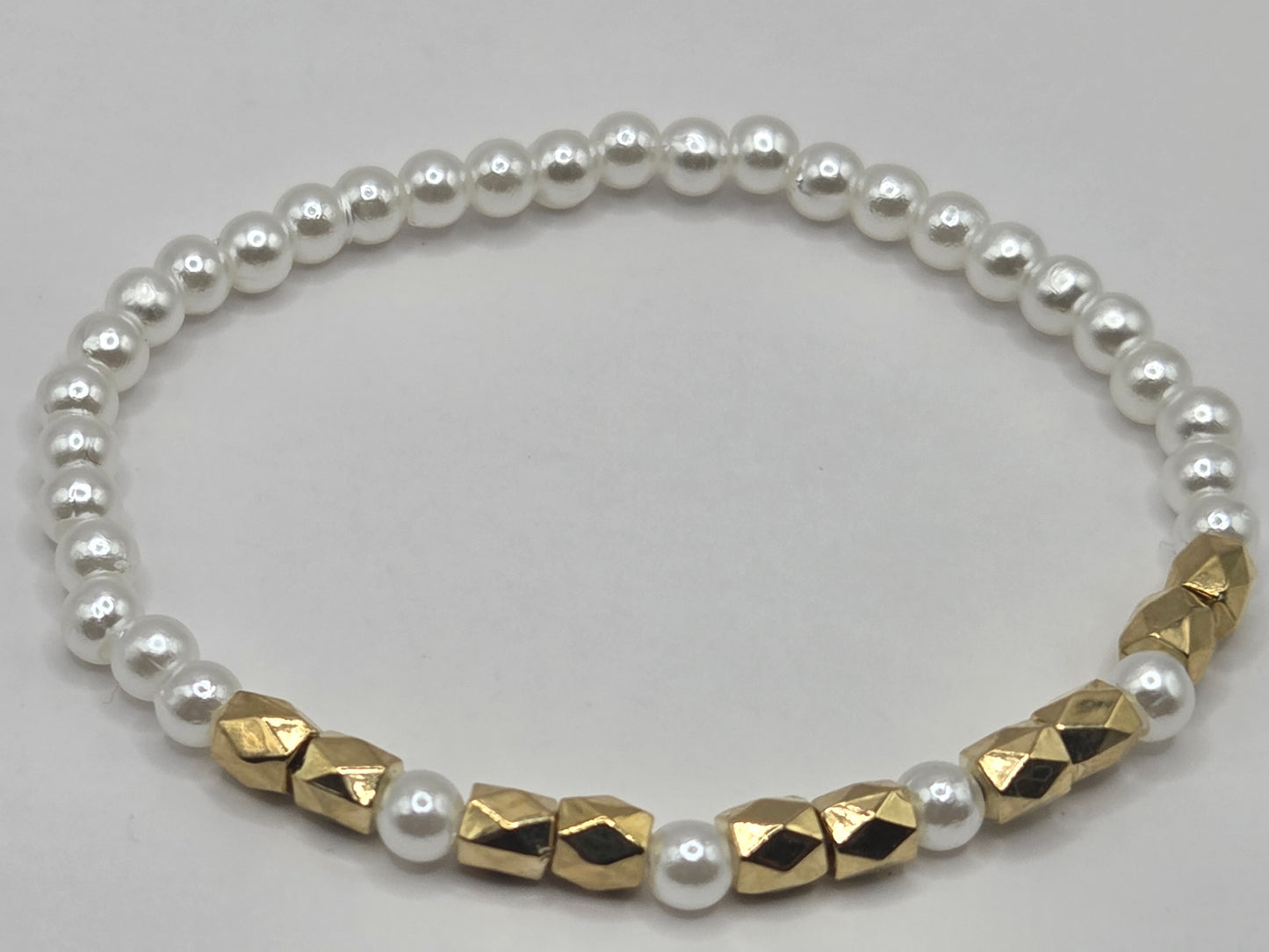 Minimalist bracelet in white