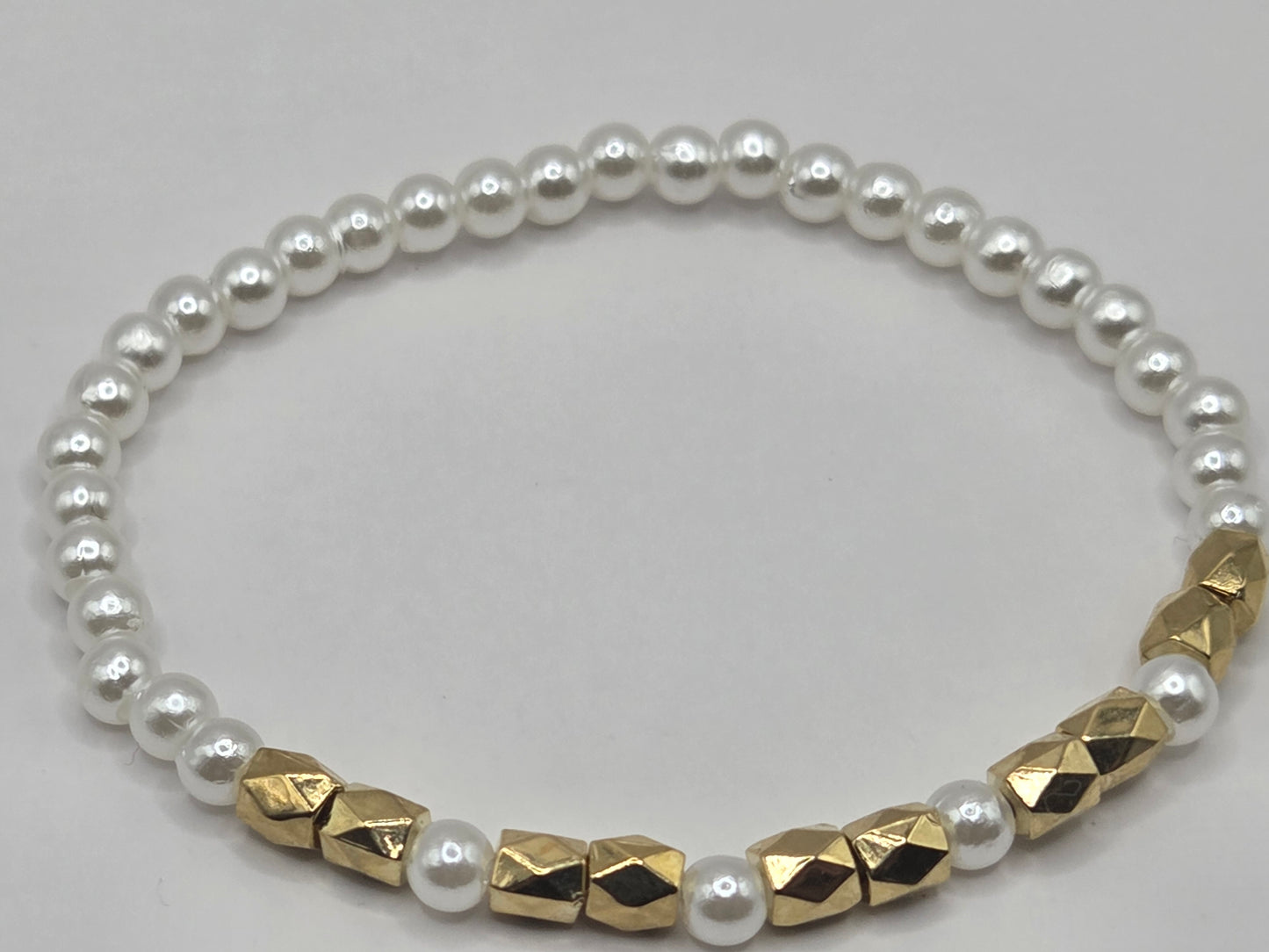 Minimalist bracelet in white