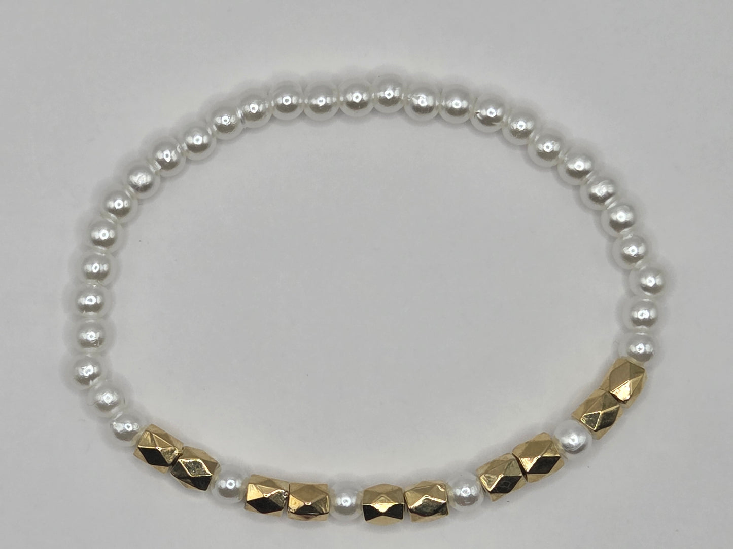 Minimalist bracelet in white