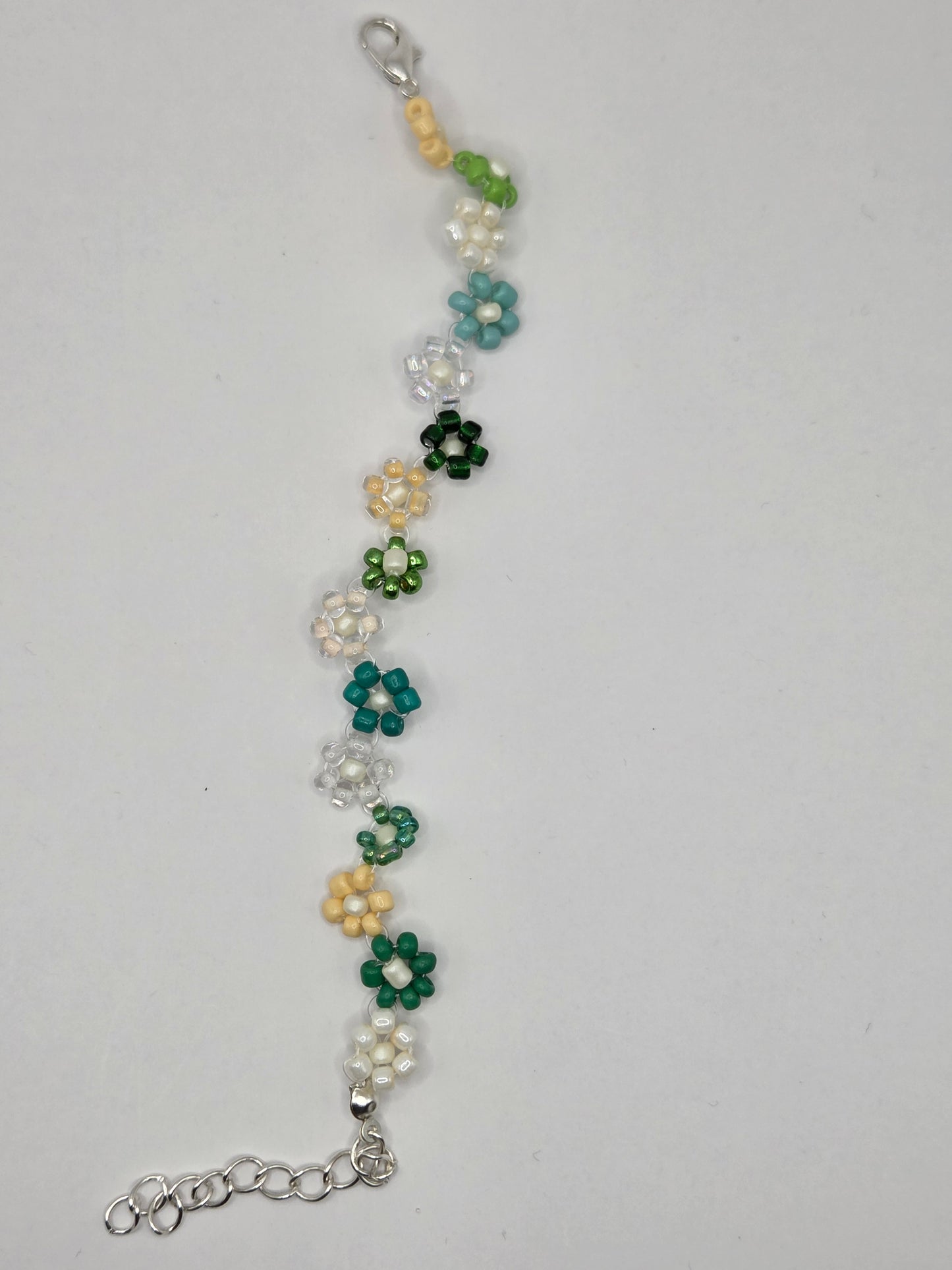 Handmade bracelet with daisy flowers