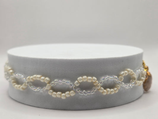 Handgemachtes Armband in Weiß und Beige