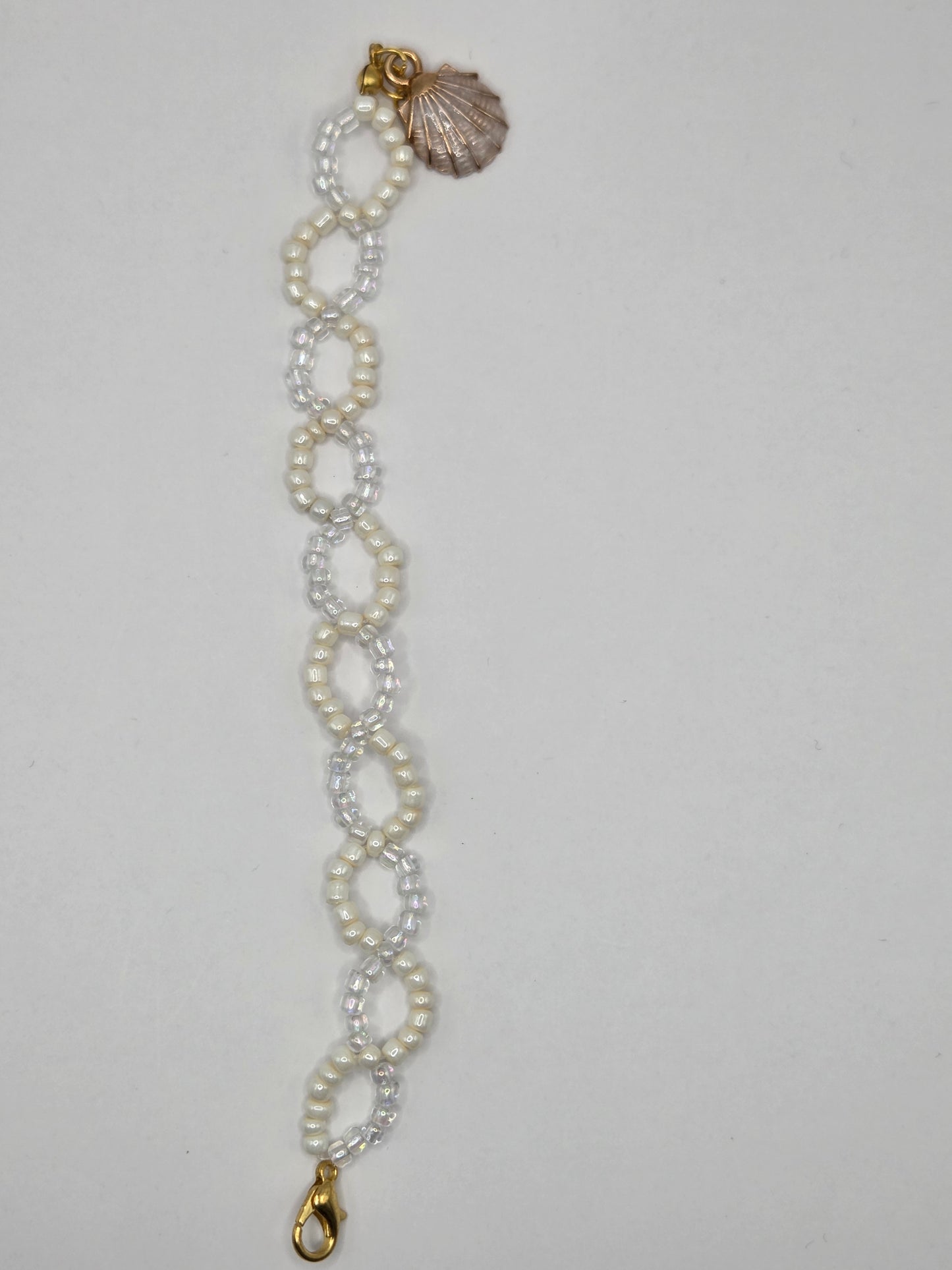 Handmade bracelet in white and beige