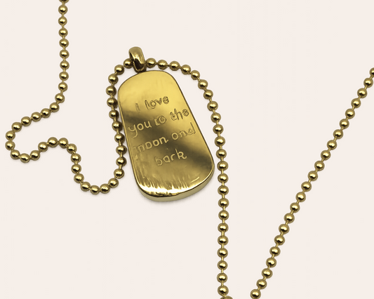 „I love you to the moon and back“ – Halskette aus Edelstahl in Goldfarbe