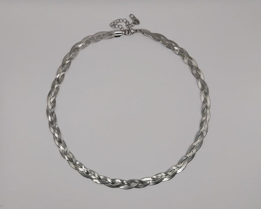 Modern stainless steel snake-style necklace – silver color