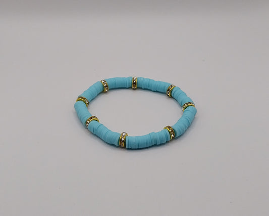 🌊 Handgemachtes Armband – Türkis mit goldfarbenen Details 🌊
