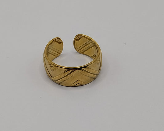 Goldfarbener Verstellbarer Ring mit Gravurdesign