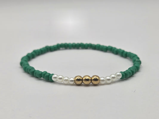 Handmade bracelet – customizable, with green and white beads