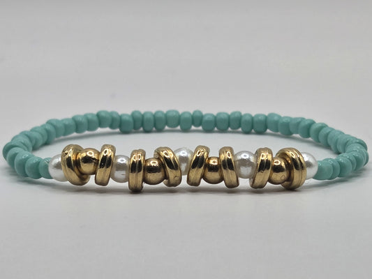Fresh lightness – handmade bracelet in mint green &amp; white