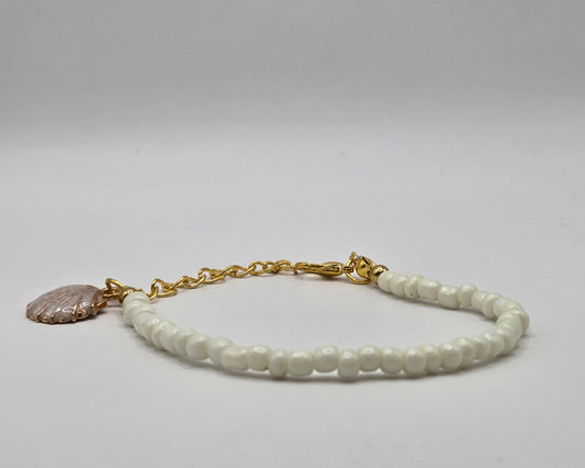 Handmade bracelet in white – clarity &amp; lightness