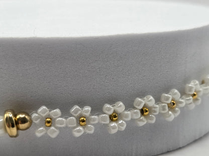 Handgemachtes Armband mit weißen Daisy-Blumen