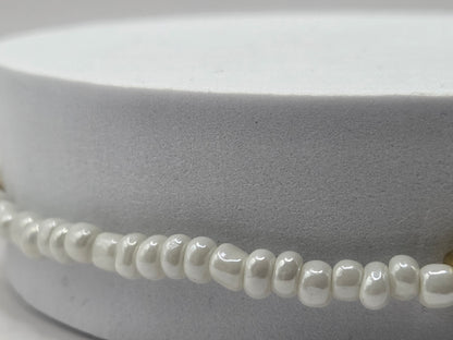 Handgemachtes Armband mit weißen Daisy-Blumen