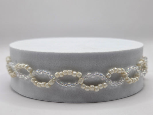 Handmade bracelet in white and beige