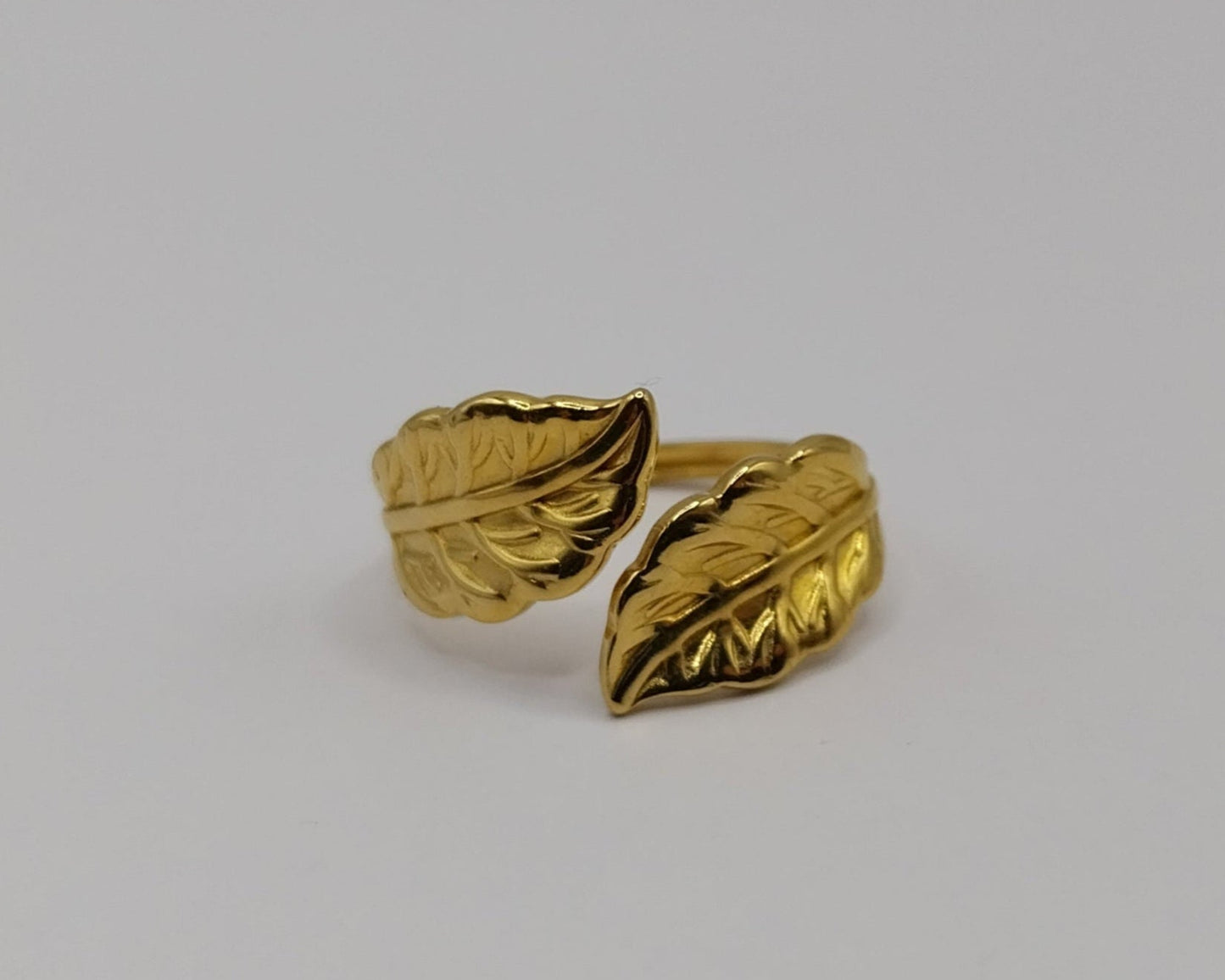 🍃 Offener Ring mit Blättermotiv – Goldfarben