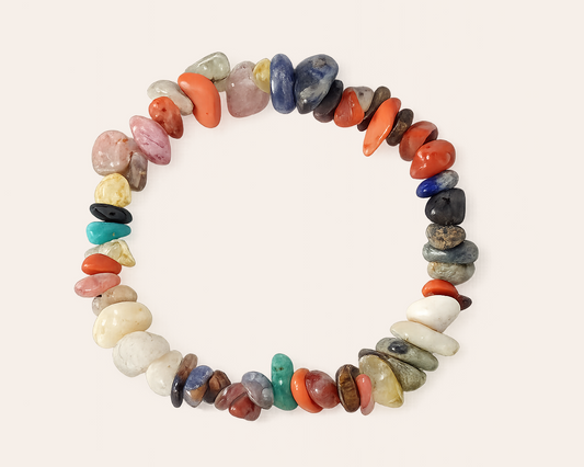Buntes Naturstein Perlenarmband – Elastisches Armband aus Edelstein-Chips
