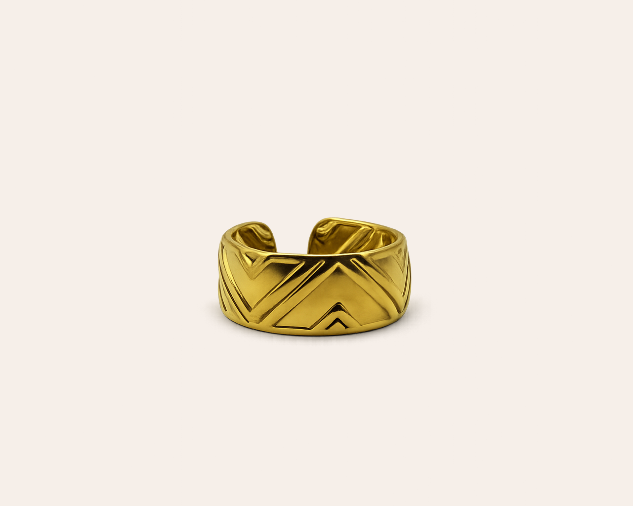 Goldfarbener Verstellbarer Ring mit Gravurdesign