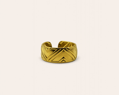 Goldfarbener Verstellbarer Ring mit Gravurdesign