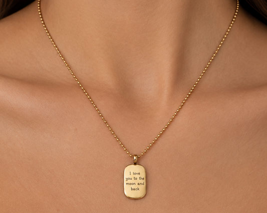 „I love you to the moon and back“ – Halskette aus Edelstahl in Goldfarbe