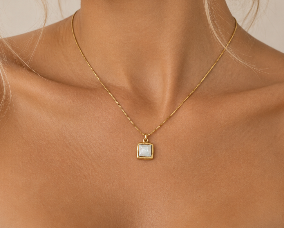 Damen-Halskette mit geometrischem Anhänger aus Edelstahl – Goldfarben & wasserfest
