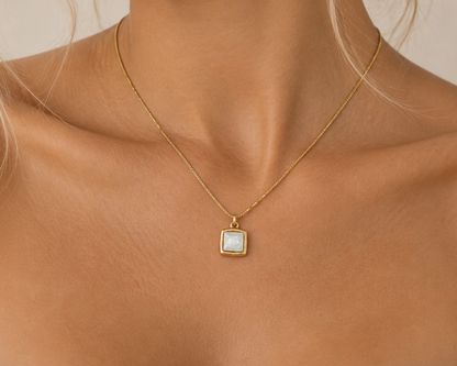 Damen-Halskette mit geometrischem Anhänger aus Edelstahl – Goldfarben & wasserfest
