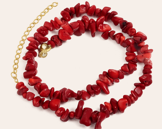 Schmucku – Vintage Naturstein Perlenkette mit geometrischem Design - Rot