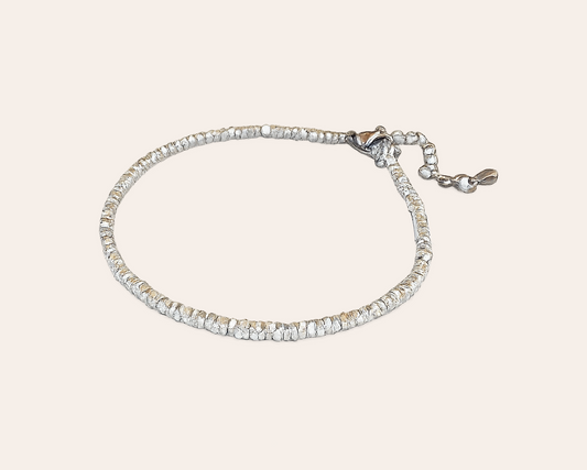 Silberfarbenes Perlenarmband