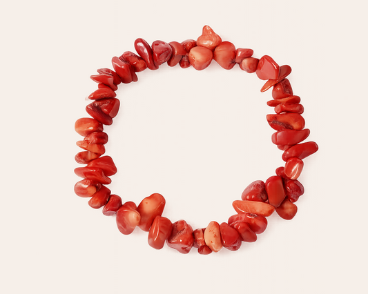 Rotes Naturstein Perlenarmband – Elastisches Armband aus Edelstein-Chips
