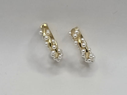 ✨ Trendige Band-Ohrringe mit simulierten Perlen – elegant & modern