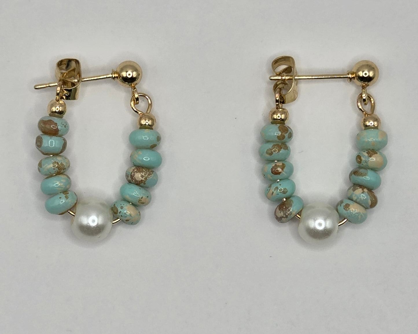 🌴 Light holiday vibes – fashionable earrings with pearls and natural stone look