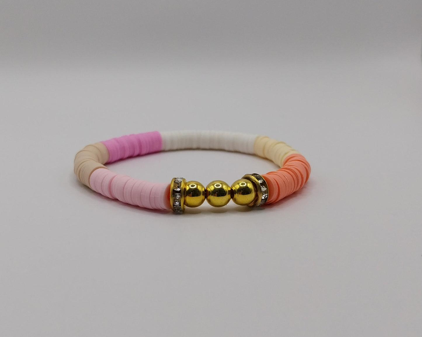 🌈 Handgemachtes Armband – Bunt & Gold für gute Laune am Handgelenk 🌈