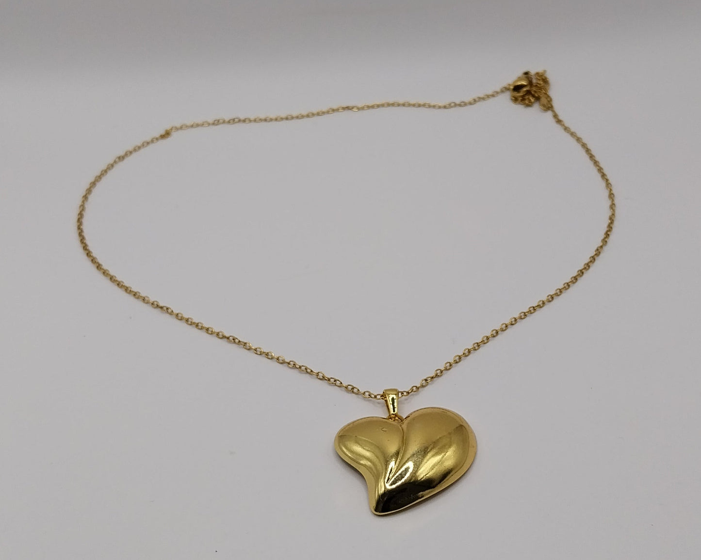 Schmuckset Damen – Goldfarbenes Herz Design (Halskette & Ohrringe)