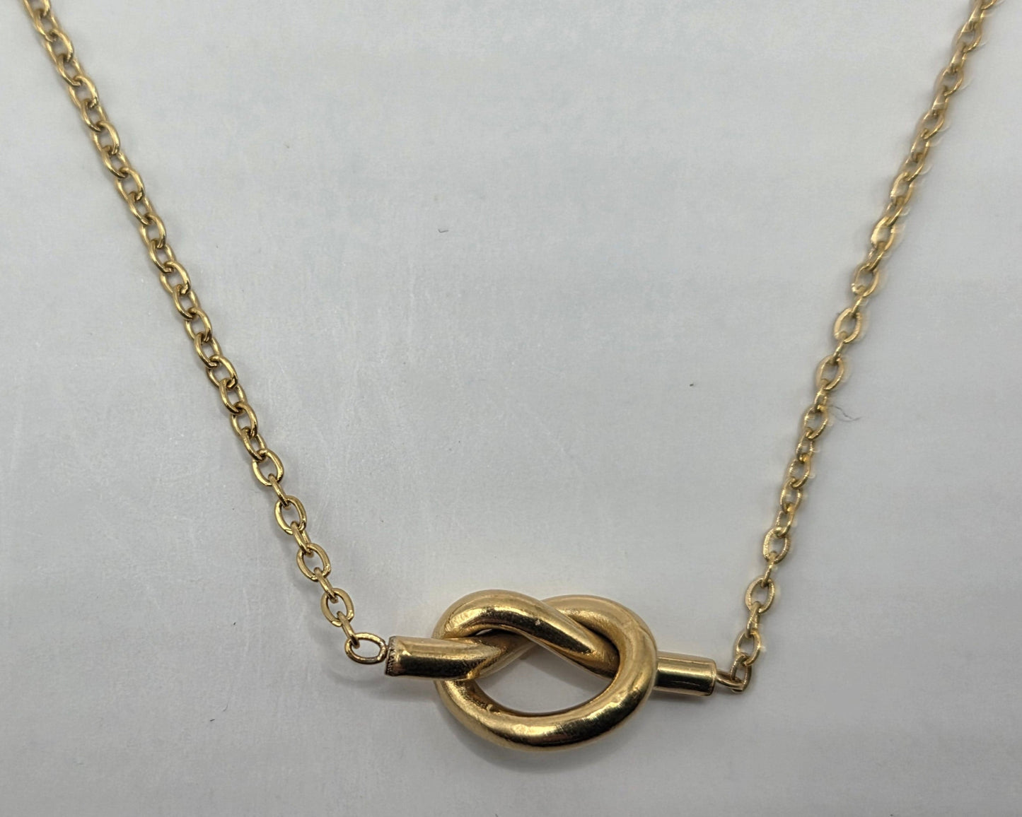 ✨ Minimalist necklace made of stainless steel in gold color