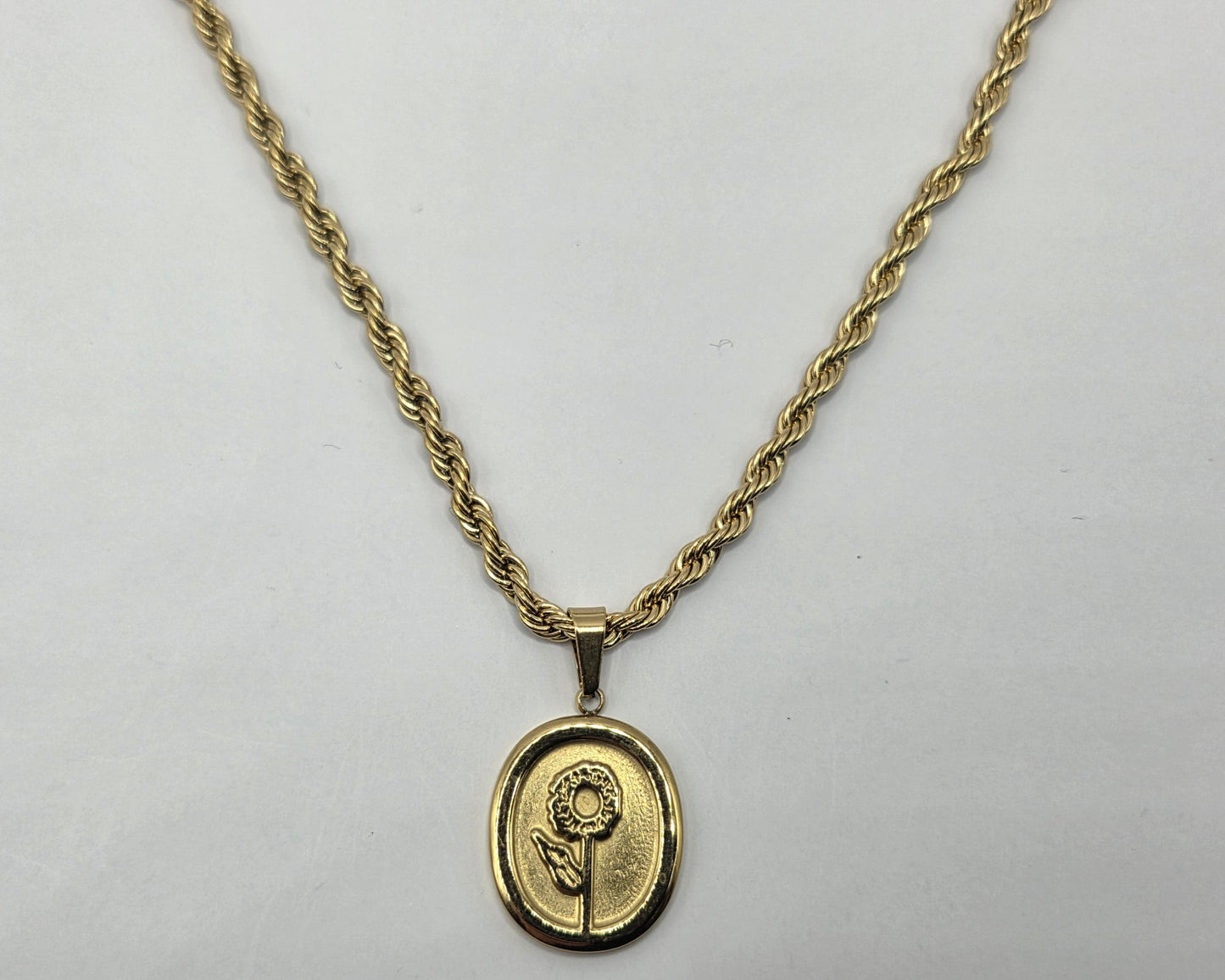 🌸Stainless steel necklace with flower pendant