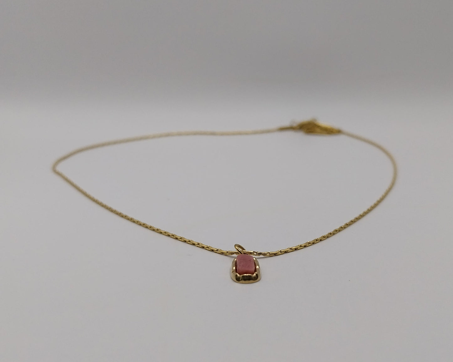 Edelstahl Halskette mit rotem Stein – Elegante Statement Kette