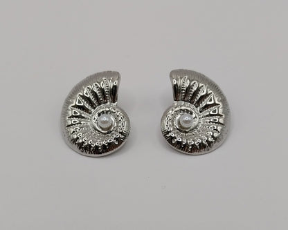 Moderne Edelstahl-Ohrringe im Muschel-Design – Silberfarben