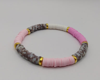 🌸 Handgemachtes Armband – Pink, Lila, Weiß &amp; Grau mit goldfarbenen Details 🌸