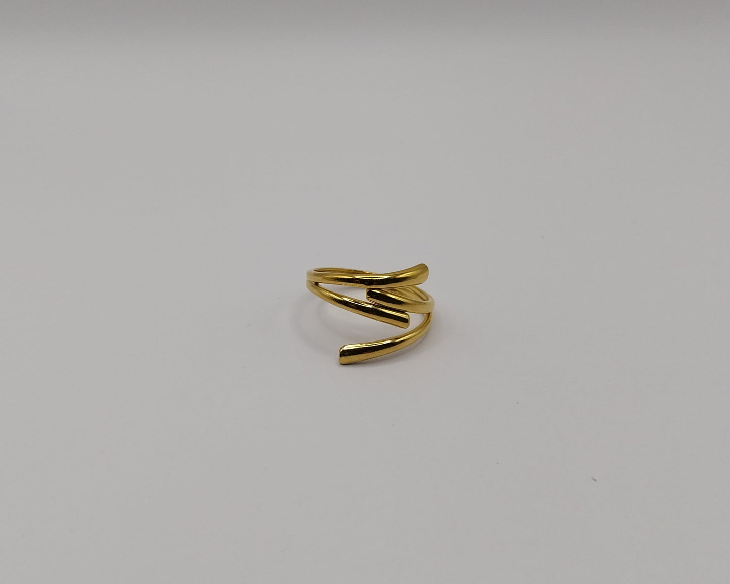 ✨ Goldfarbener Spiralring – moderner Look mit minimalistischem Twist ✨