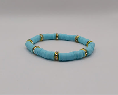 🌊 Handgemachtes Armband – Türkis mit goldfarbenen Details 🌊