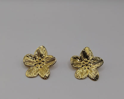 Damen Ohrringe aus Edelstahl – Goldfarbenes Blumen Design, wasserfest & langlebig