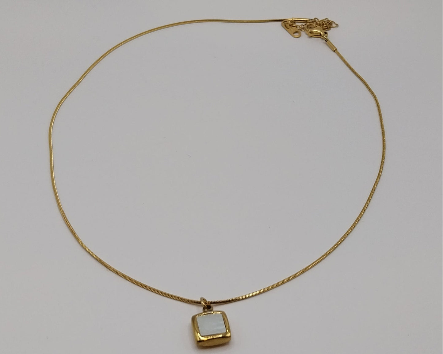 Damen-Halskette mit geometrischem Anhänger aus Edelstahl – Goldfarben & wasserfest
