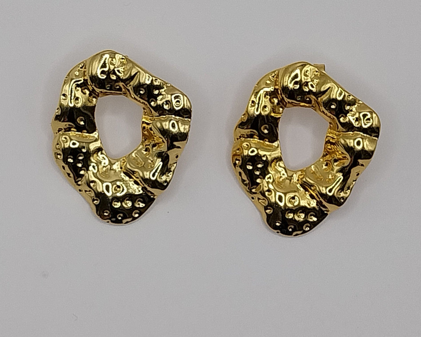 Schmuckset: Goldfarbenes Statement Design (Halskette & Ohrringe)