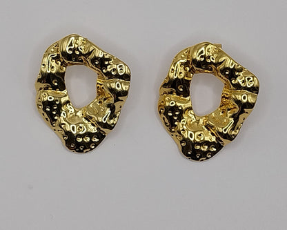 Schmuckset: Goldfarbenes Statement Design (Halskette & Ohrringe)