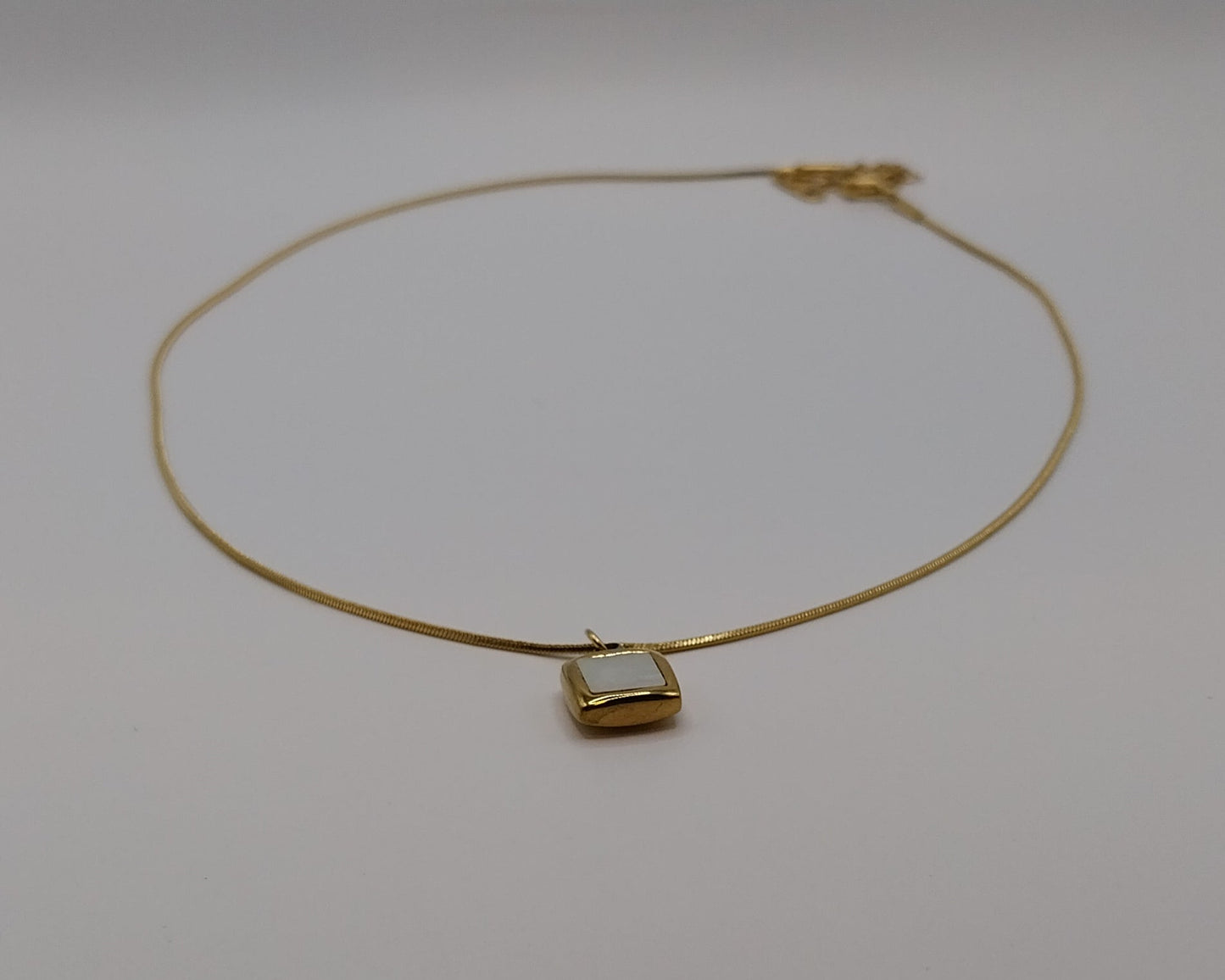 Damen-Halskette mit geometrischem Anhänger aus Edelstahl – Goldfarben & wasserfest