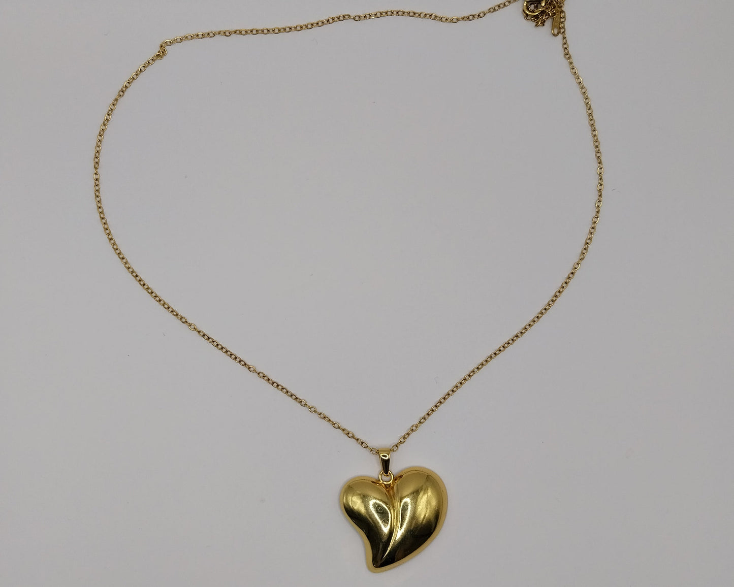 Schmuckset Damen – Goldfarbenes Herz Design (Halskette & Ohrringe)