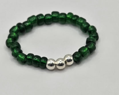 🌿 Handmade ring in dark green with silver-colored beads – simple, stylish &amp; individual