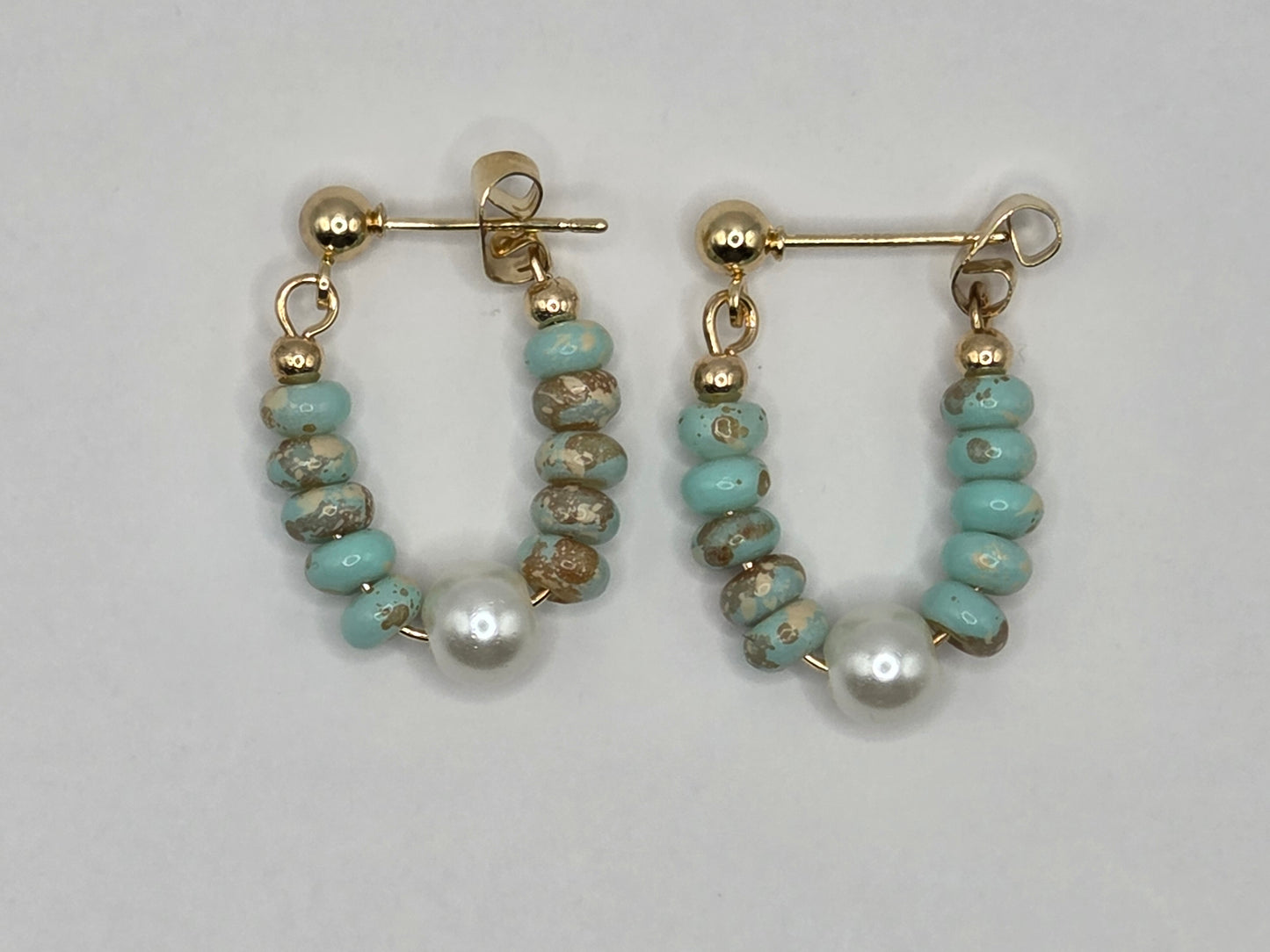 🌴 Light holiday vibes – fashionable earrings with pearls and natural stone look