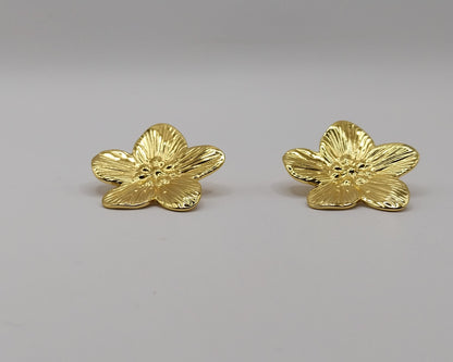 Damen Ohrringe aus Edelstahl – Goldfarbenes Blumen Design, wasserfest & langlebig